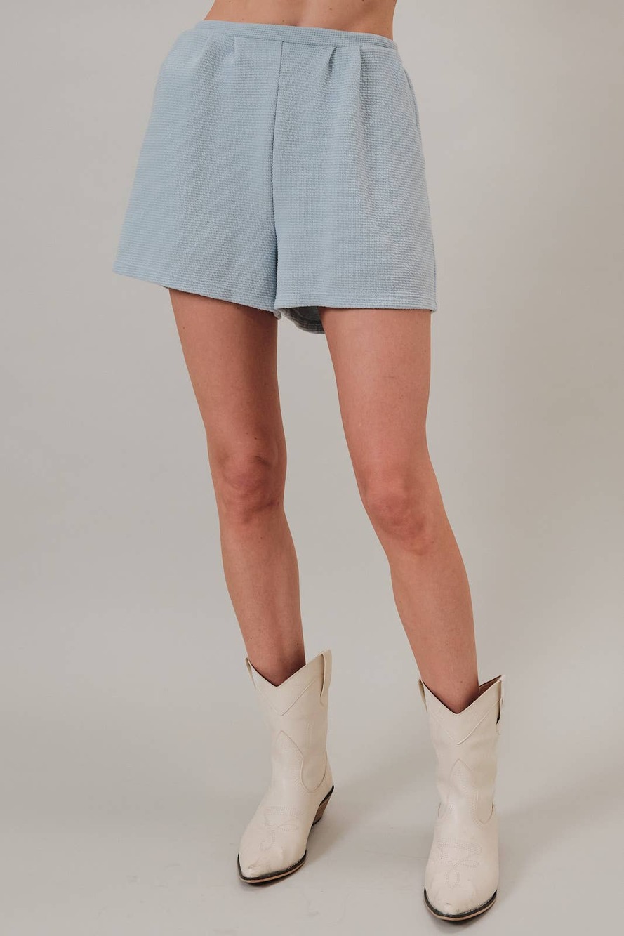 Gilli PLEATED DETAIL SHORTS